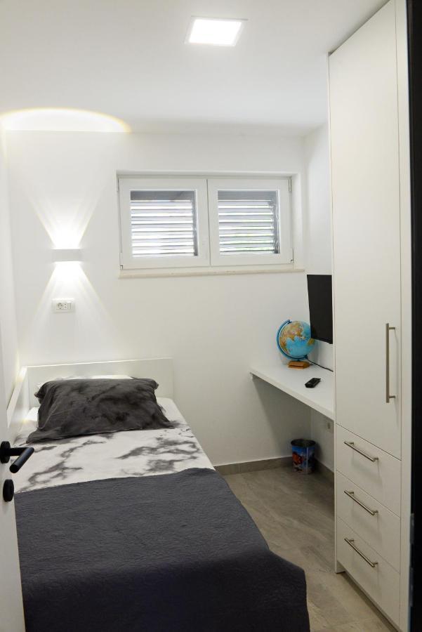 Apartman Milena Solin Eksteriør billede